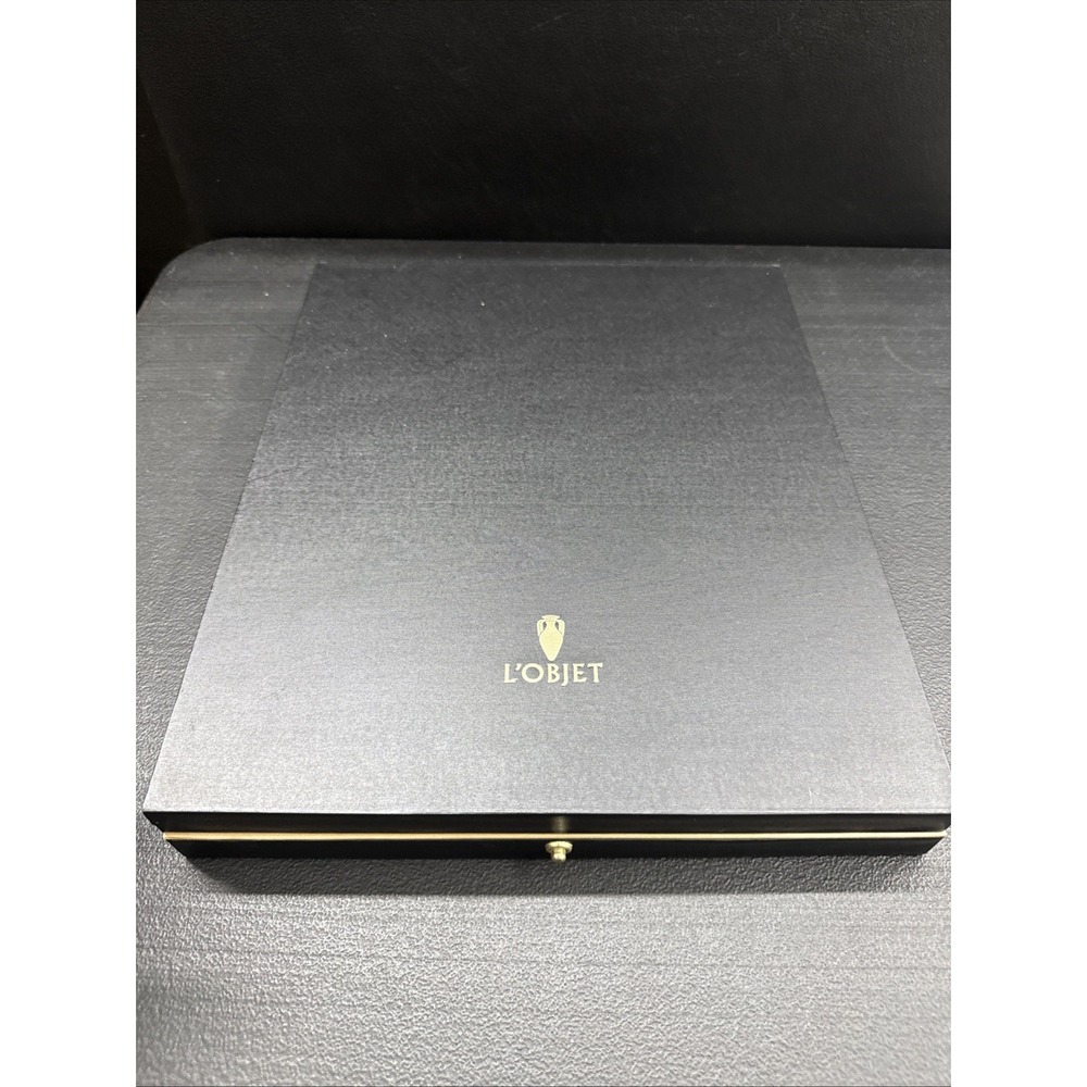 L'objet Empty Storage Gift Box (1667)